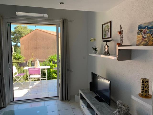 Calmeraie Plage Apartment Villeneuve-Loubet Exterior photo